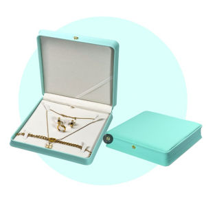 กล่องใส่เครื่องประดับรุ่นหนัง pu เกรดพรีเมี่ยมด้านหน้ารูปมงกุฎสีฟ้าอ่อนคละแบบ