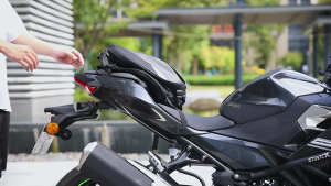 Heavy Duty Motorcycle Stand with Anti Slip Pads Metal Bike Lubrication Stand For Reliable Wheel Cleaning & Hub Servicing