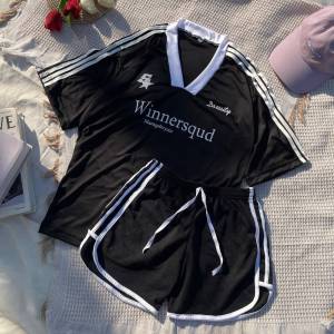 เสื้อกีฬาลายใหม่สุดฮิต งานกระแสชุดกีฬา เซทกีฬา เสื้อพร้อมกางเกง