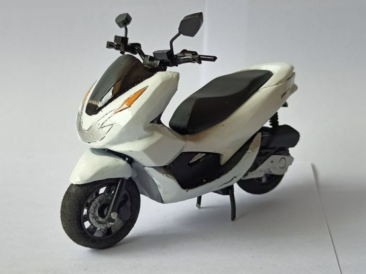 Miniatur motor Honda PCX 150 putih mainan koleksi skala 18 harga
