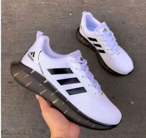 Stylish and breathable casual running sneakers for men and women with good quality