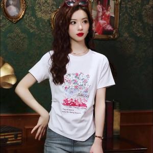 AMMIN Sablon Bunga เสื้อยืดผ้าฝ้ายแฟชั่นฤดูร้อน2024เสื้อสตรีเอวจีบสไตล์เกาหลีของผู้หญิงที่มีเสื้อที่ไม่สม่ำเสมอและสง่างาม