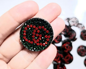 Hình đính đá ủi nhiệt lên áo trang trí