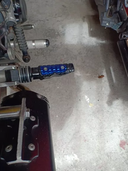 FOOT%20REST%20FOR%20MOTORCYCLE%20HONDA%20CLICK%20125i%20%7C%20RED%20%7C%20REAR%20FOOT%20REST%20MADE%20OF%20ALLOY%20%7C%20MOTOR%20REAR%20PEDAL%20%7C%20HIGH%20QUALITY%20-%20Image%205