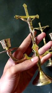 Tempat Lilin Cabang Kuningan: Pilihan Dekorasi Unik