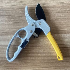กรรไกรตัดกิ่งไม้ กรรไกรตัดกิ่ง กรรไกรแต่งกิ่ง ทำสวน กรรไกรตัดแต่งกิ่งไม้ 3 จังหวะ มีระบบล็อกดาม เบาแรง กด ตัดง่าย Pruning Shears Garden Scissors กรรไกรตัด(จัดส่งด่วน)