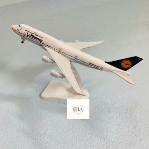 Mô Hình Trưng Bày Máy Bay Boeing 747 Hãng Hàng Không LUFTHANSA _  Hợp Kim Cao Cấp