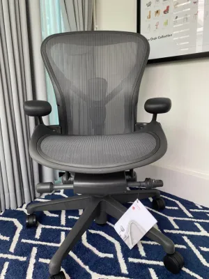 เก้าอี้ Herman Miller รุ่น Aeron Remastered สี Graphite Standard ขนาด B