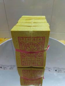 Một Xấp Giấy Giảnh Sanh ( Kinh Vãng Sanh ) Trong Thờ Cúng