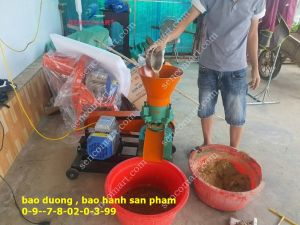 Máy ép cám viên 3 quả lô lắp mô tơ 35kw . chạy dây coroa