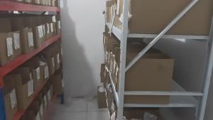 Bộ ba dây chuyền ngọc trai kiểu dáng cổ điển dành cho phụ nữ với thiết kế tinh tế và thanh lịch. Chúng dễ dàng phối hợp với mọi trang phục giúp bạn nổi bật và tạo nên phong cách độc đáo. Đây là những phụ kiện thời trang được ưa chuộng.