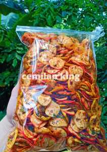 KERUPUK SEBLAK GORENG PEDAS DAUN JERUK 250 GRAM/ SEBRING SEBLAK KERING EKSTRA PEDAS DAUN JERUK/ KERIPIK SEBLAK PEDAS ORI DAUN JERUK BANYAK RASA