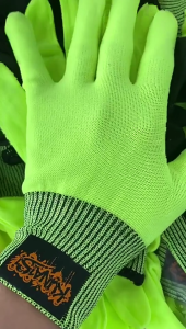 Strong Vehicle Window Tint Applicator Gloves High Friction Surfaces Ergonomic Designs Automotive Maintenance Gloves