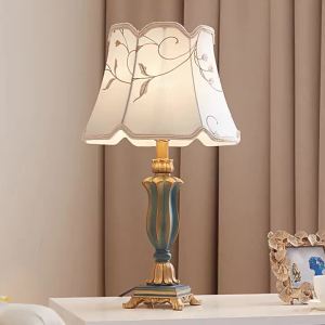 European Style Living Room Table Lamp Light Luxury Retro American Classical High-End Luxurious Warm Romantic Wedding Room Bedroom Bedside Table Lamp