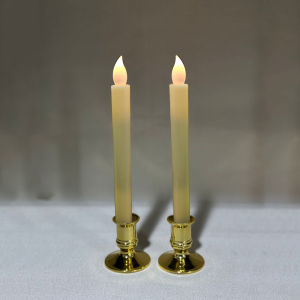 บ้านเครื่องเผาธูปอิเล็กทรอนิกส์แบบจำลองแบตเตอรี่บูชาเทียนเทียนวัดพุทธวัดสำหรับโคมไฟพุทธและเทียนเขย่าควันอยู่หน้าพระพุทธเจ้า