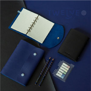 HILMYNA Twelve Notebook BM1 A6 (โทนNight) - สมุดบันทึกปกหนัง ดีไซน์กระดูมสี เติมกระดาษได้