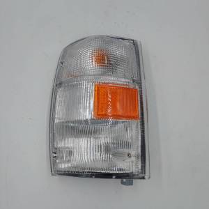 ไฟเลี้ยวมุม อีซูซุ ISUZU NPR NKR NQR 1999 -2006 RH-LH มาพร้อมปลั๊กไฟและหลอดไฟพร้อมติดตั้ง (ข้างขวา-ฝั่งคนขับข้างซ้าย-ฝั่งคนนั่ง)