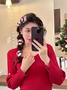 4pcs Christmas & New Year Red Bow Plush Side Duckbill Clip Hair Ornament is suitable for women to wear