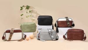 กระเป๋าสะพายข้างผู้หญิง  กระเป๋าสะพายข้างหนังเทียมแฟชั่น  กระเป๋าสะพายไหล่  ด้วย  RFID  ช่องใส่บัตรและพู่