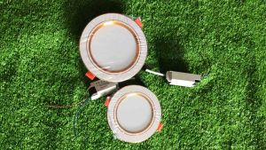 Đèn led âm trần ba chế độ 7w 9w viền vàng Đèn led viên vàng downlight ba chế độ