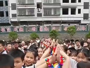 1Pcs Kids Wrist Ribbon Elastic Colorful Bell Wrist Ribbon Dance Bracelet Sports Day Cheerleader Prop