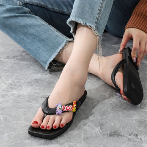 New Cute cartoon flip-flops for women suitable for both outdoor and indoor wear Rubber non-slip sole waterproof stylish and adorable open-toe flip-flops beach sandals 065523