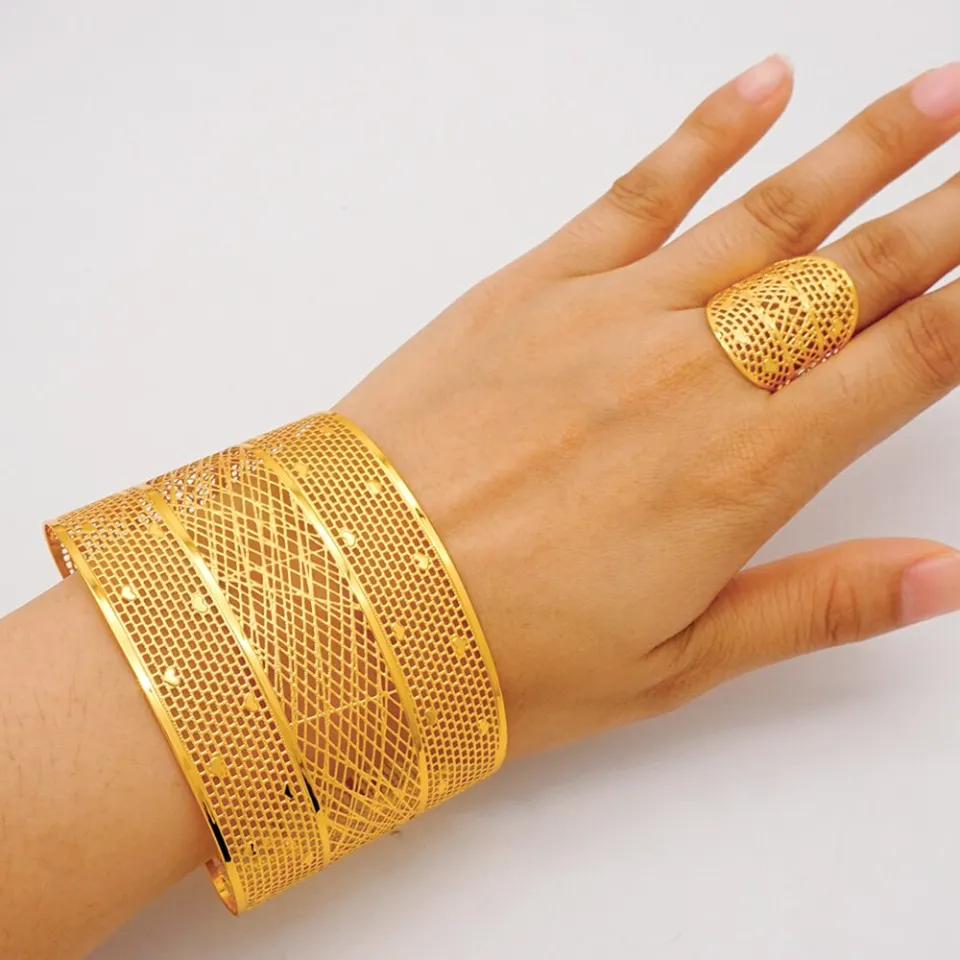 Golden Liquid Diamond SG Liquid Metal Bracelet | Metal bracelets, Liquid  silver bracelet, Gold bangles design