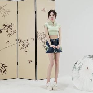 Dazzlin  กระโปรงยีนส์สไตล์จีนรุ่นใหม่กระโปรงครึ่งตัวผู้หญิงกระโปรงเอวสูงหุ้มสะโพกกระโปรงยีนส์ปักซับใน