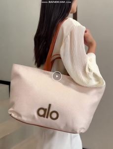 ALO Contrast Handle Yoga Shoulder Tote Bag Three Tone Wrinkle Canvas Nylon Large Capacity Casual Daily Workout Handbag