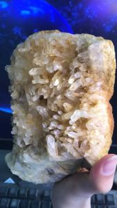 ổ đá thạch anh vàng Citrine quý hiếm năng lượng Vũ Trụ tặng đế 134