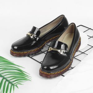 Sepatu Kasual Sneakers Wanita Model Docmart Loafer - VANIA Hitam dan Cream