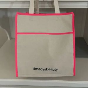 Túi tote Macys Beauty Beige Medium Canvas Pockets Tote Bag cỡ trung màu be vải canvas của Mỹ