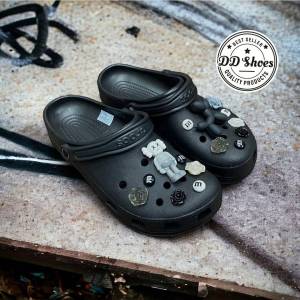 Classic Clog Women รองเท้าหัวโตใส่ได้ทั้งผู้ชายและผู้หญิง /Buy1pair Get free 2Jibbitzs=50฿ =>สัง1คู่แถมตัวติด2อัน=50฿/  รองเท้าแตะที่เบาและนี่มใส่สบายใส่สวยที่คนรุ่นไหม่นิยมใส่กันมาก