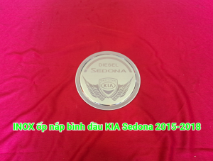 Ốp INOX nắp bình xăng KIA Sedona
