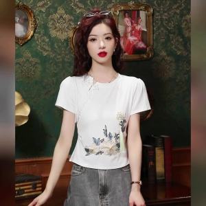 AMMIN เสื้อผู้หญิงแขนแขนสั้นคอกลมมีพู่ติดกระดุมจากจีนเสื้อเบลาส์มีเสื้อยืดผ้าฝ้ายล้วนดีไซน์เอวมีจีบฤดูร้อน2024