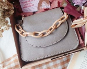 Kado Cewek Hampers Beata Korean Sling Bag - Gift box Ulangtahun Wisuda Wedding by Mocchiato