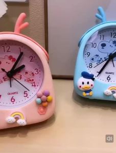 Đồng hồ báo thức để bàn hình chú hưu siêu dễ thương tiện lợi thích hợp để làm món trang trí cho bàn làm việc Nhật Linh