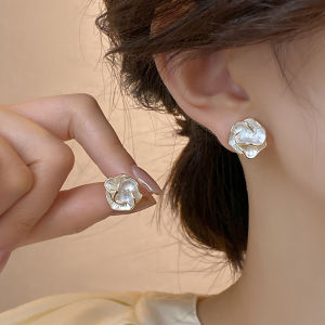 Luxury Temperament Unique Camellia Stud Earrings For Women