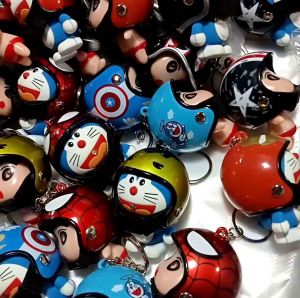 Yok thip:โด1+ชิงจัง1ใส่หมวกกันน็อตซิ่ง ห้อยพวงกุญแจ ห้อยกระเป๋า ขนาด 2.5นิ้ว ตุ๊กตา น่ารักๆ ตุ๊กตาพวงกุญแจ พวงกุญแจ ตุ๊กตาใส่ถ่านมีเสียงมีไฟ