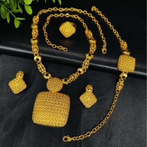 Square Laber Fashion Jewelry Four-Piece Set for Women in Dubai: Necklace Bracelet Earrings Ring jewelry set
