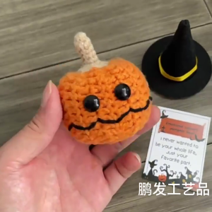 Halloween Knitted Small Pumpkin Head with Hat Ornament with Positive Message Cards Crochet Pumpkin Dolls for Gifting