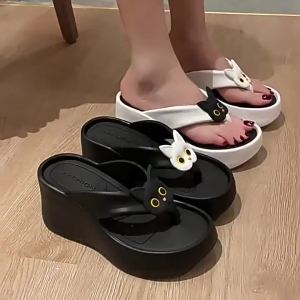 [Free Shipping] WomenS New Summer High-Heeled Thick-Soled Height-Increasing Flip-Flops For Outdoor Wear Cute Cartoon Black And White Cat Sandals
