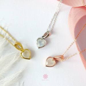Rosenmarry/สร้อยคอพร้อมจี้พลอยเรนโบว์มูนสโตนแท้ทรงหัวใจ พลอยดิบ ตัวเรือนเงินแท้ RN003 พลอยแท้เสริมดวง จี้พลอยหัวใจ ของขวัญ