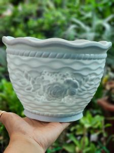 Chậu nhựa trồng cây đẹp màu trắng dày dặn thoát nước tốt trang trí góc tường ban công đẹp mắt