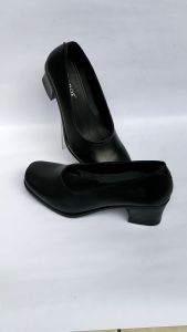 Sepatu Pantovel Wanita: Desain Fashionable & Nyaman untuk Kegiatan Sehari-hari