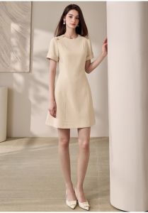 ĐẦM SUÔNG CHỮ A THANH LỊCH CỔ TRÒN TAY NGẮN PHỐI CÚC VÀNG