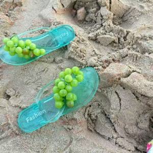 Free Shipping Grape-Shaped Flip-Flops WomenS Crystal Shoes Cute And Realistic Fruit Design Summer Toe-Post Sandals Beach And Seaside High-Style Slippers