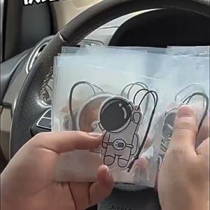 Tablet Pewangi 宇航员车载香片 Car Astronaut Fragrance Tablet 车用香水挂件持久淡香除异味香氛 Perfume Air Freshener Wardrobe