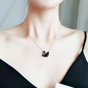 Kalung Pipih Wanita: Desain Unik & Anti Karat Selamanya