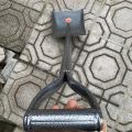 Xẻng thép xới đất làm vườn có cán, chuôi tay cầm. 